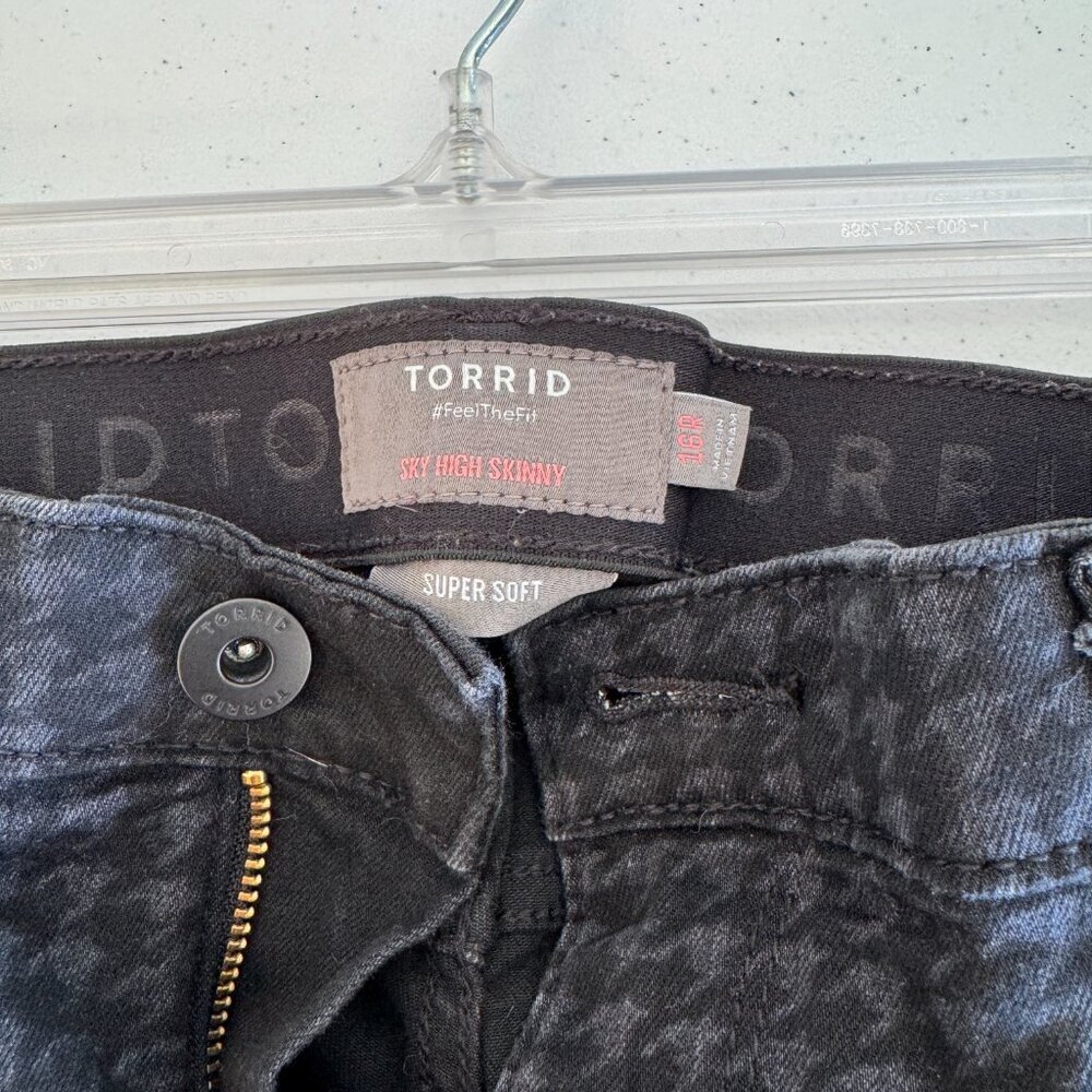 Torrid Sky High Skinny Jeans | Black Houndstooth | Size 15 Regular - Picture 4 of 4